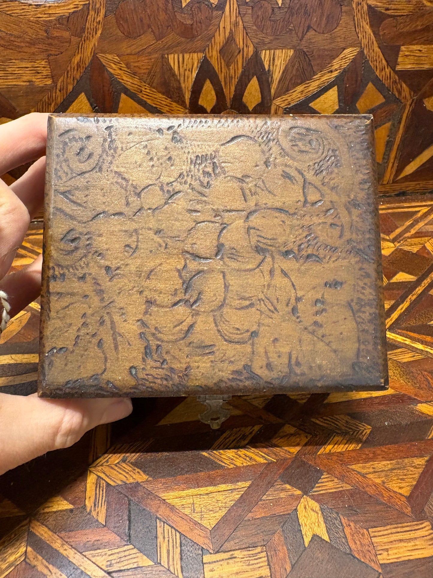 Antique Flemish Pyrography Box (FREE SHIPPING)