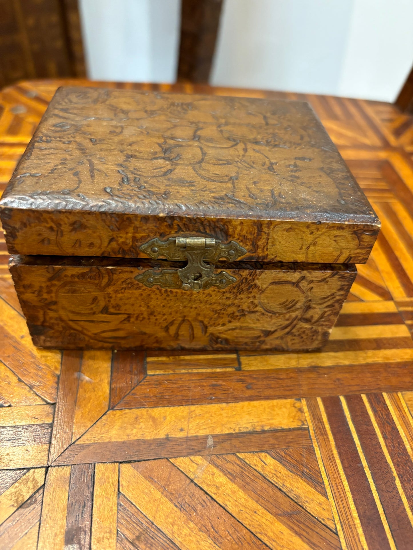 Antique Flemish Pyrography Box (FREE SHIPPING)
