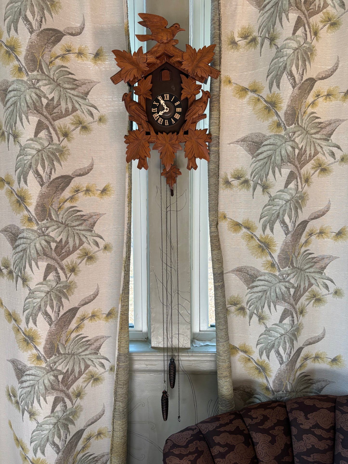 Vintage Bavarian Cuckoo Clock (FREE SHIPPING)