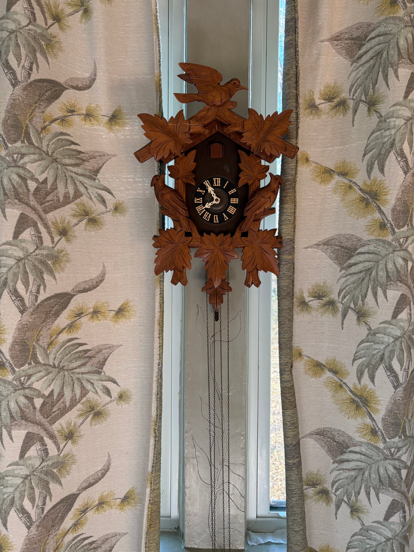 Vintage Bavarian Cuckoo Clock (FREE SHIPPING)