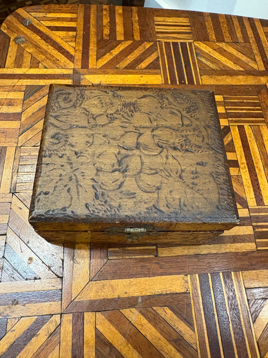 Antique Flemish Pyrography Box (FREE SHIPPING)