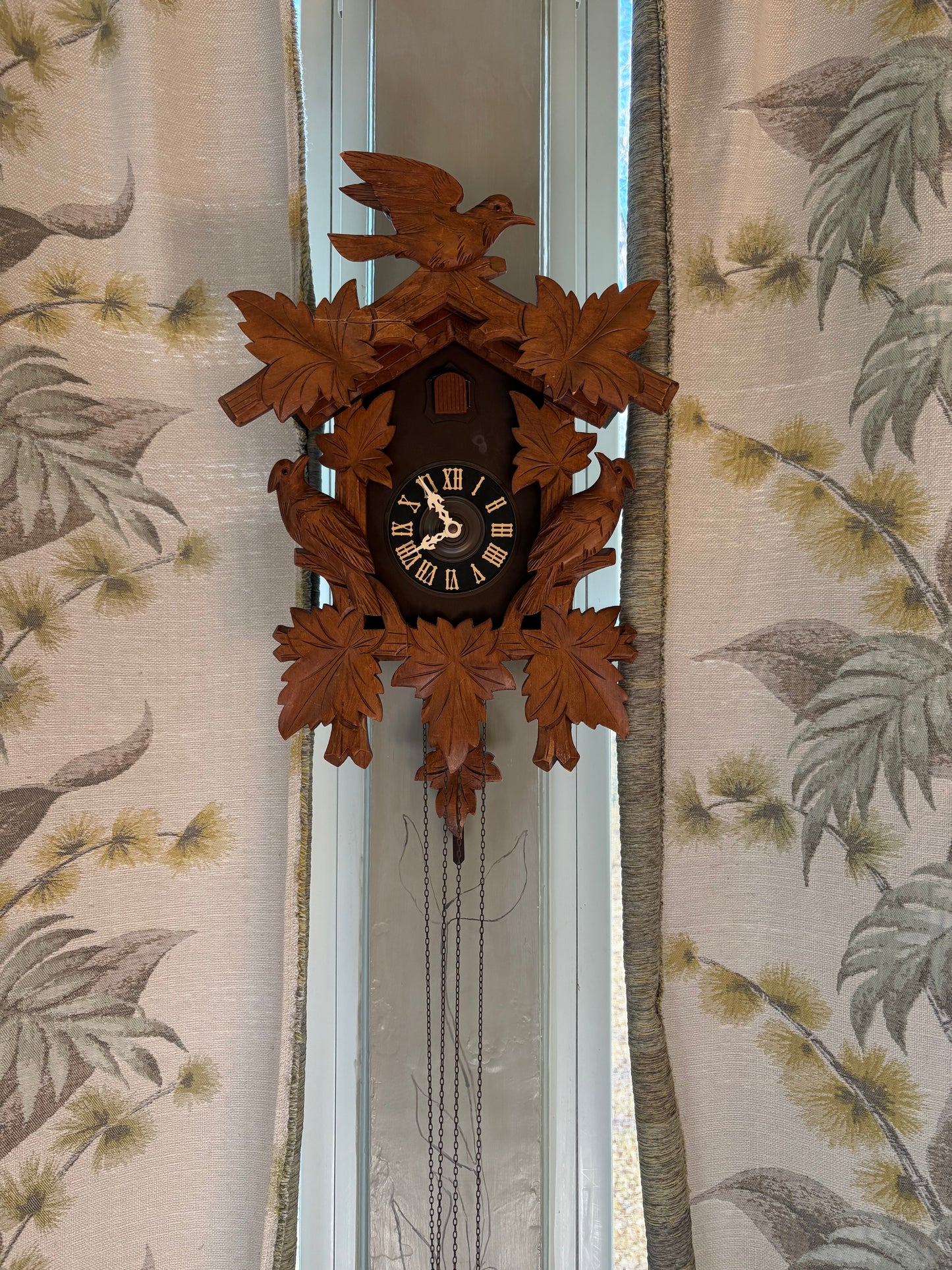 Vintage Bavarian Cuckoo Clock (FREE SHIPPING)